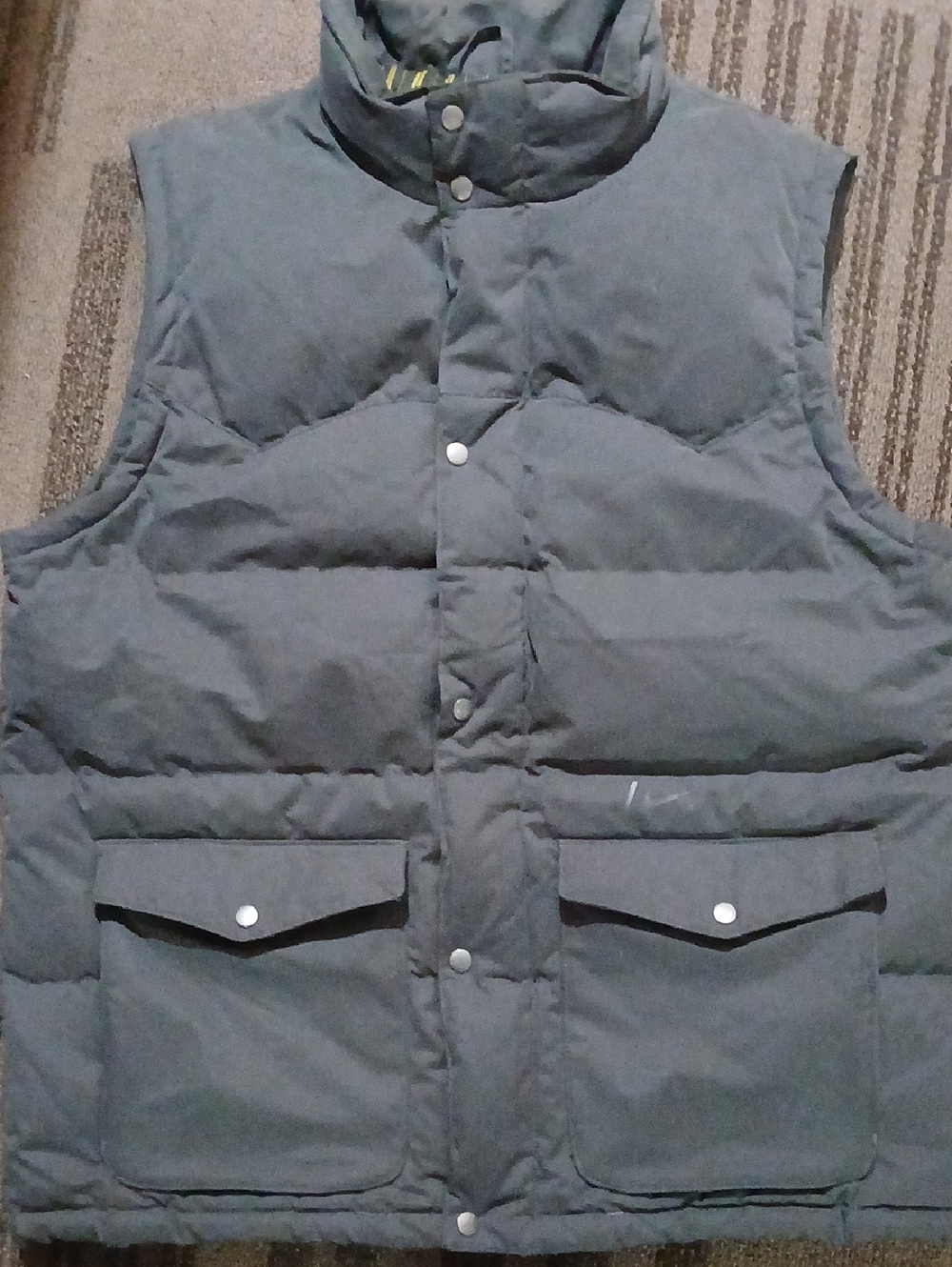 Nike Men's Quilted Puffer Vest in Charcoal Gray